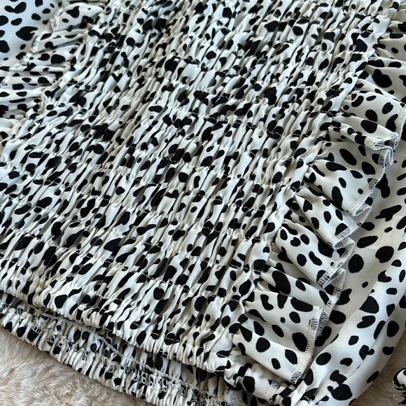 Nasty Gal Collection Dalmatian print long sleeve blouse, size 2 - Picture 2 of 6